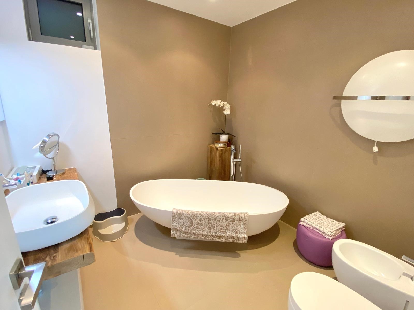 Montagnola - Moderna Residenza con Vista Incantevole e Privacy